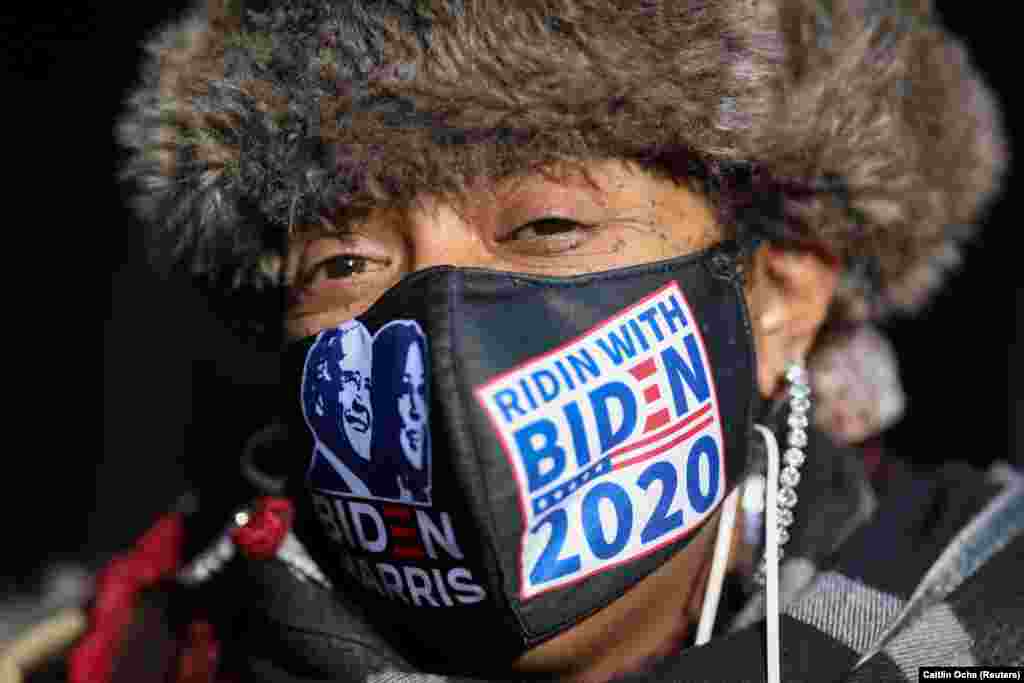 Певица Леди Гага, которая также участвовала в одном из ралли Байдена, призвала избирателей голосовать так, как будто от этого зависит их жизнь 