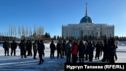 Силовики преградили путь к Акорде родственникам погибших во время январских протестов 2022 года. 15 января 2024 года