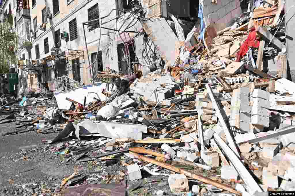 В больницах Харьковской области после вчерашних обстрелов российских войск находится 41 пострадавший, среди них трое детей. Как сообщил глава областной военной администрации Олег Синегубов, четверо пациентов в тяжелом состоянии, их прооперировали. Состояние детей 12 и 13 лет среднее с позитивной динамикой. Еще одна 17-летняя девушка лечится амбулаторно