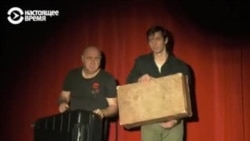 Бежавший из Беларуси режиссер поставил в Финляндии спектакль о протестах против Лукашенко Бежавший из Беларуси режиссер поставил в Финляндии спектакль о протестах против Лукашенко