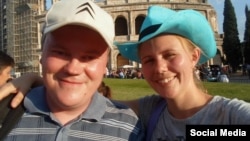 Антон Климкин с супругой Натальей Емелиной