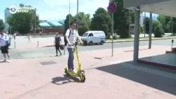 "Едут и по двое, и на скорости, и на пешеходных дорожках". Полиция Алматы проверяет самокатчиков "Едут и по двое, и на скорости, и на пешеходных дорожках". Полиция Алматы проверяет самокатчиков