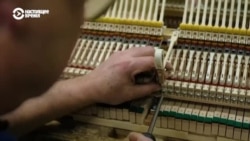 Балтия. Док: монтажник механизмов рояля из Эстонии  Балтия. Док: монтажник механизмов рояля из Эстонии