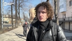 "Пришли голосовать конкретно против Путина". Что происходит на избирательном участке в консульстве РФ в Бишкеке "Пришли голосовать конкретно против Путина". Что происходит на избирательном участке в консульстве РФ в Бишкеке