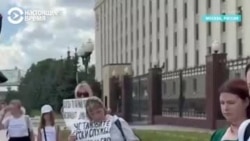 "Мы хотим справедливости": родные мобилизованных вышли на акцию к Минобороны России "Мы хотим справедливости": родные мобилизованных вышли на акцию к Минобороны России