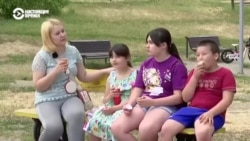 Украинские власти эвакуировали троих сирот из Донецкой области в Киев. Заботиться о них будет двоюродная сестра
 Украинские власти эвакуировали троих сирот из Донецкой области в Киев. Заботиться о них будет двоюродная сестра