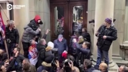 В Сербии проходят протесты против результатов выборов в парламент В Сербии проходят протесты против результатов выборов в парламент