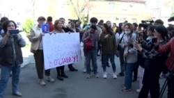 В Кыргызстане требуют отставки начальника милиции Бишкека из-за его обвинений в адрес жертв сексуального насилия В Кыргызстане требуют отставки начальника милиции Бишкека из-за его обвинений в адрес жертв сексуального насилия