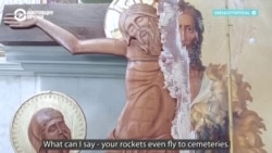 Жители Одессы расчищают завалы после ракетной атаки на город Жители Одессы расчищают завалы после ракетной атаки на город