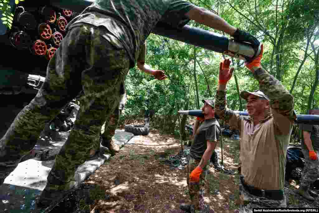 В пусковой установке РСЗО "Град" 40 реактивных снарядов