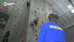 83-летняя тренер в Харькове снова открыла секцию скалолазания и учит детей, несмотря на войну 83-летняя тренер в Харькове снова открыла секцию скалолазания и учит детей, несмотря на войну