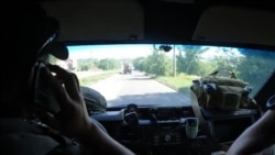 Репортаж из прифронтового Торецка, откуда волонтеры пытаются эвакуировать местных жителей Репортаж из прифронтового Торецка, откуда волонтеры пытаются эвакуировать местных жителей