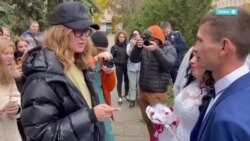 "В Украине детей убивают, а тут россиянки стоят?" Поддержавшие войну Бузова и Тимати путешествуют по Европе, несмотря на санкции "В Украине детей убивают, а тут россиянки стоят?" Поддержавшие войну Бузова и Тимати путешествуют по Европе, несмотря на санкции