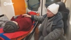 Волонтеры вывозят лежачих и маломобильных людей из городов Донбасса, где идут бои: как это происходит? Специальный репортаж  Волонтеры вывозят лежачих и маломобильных людей из городов Донбасса, где идут бои: как это происходит? Специальный репортаж