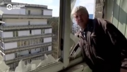 "Дырка сквозная к следующей квартире, вон светится". Репортаж из пострадавшего от обстрелов дома в Киеве "Дырка сквозная к следующей квартире, вон светится". Репортаж из пострадавшего от обстрелов дома в Киеве