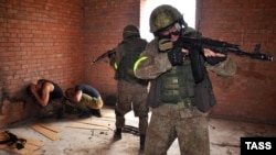 Военнослужащие Росгвардии на учениях, Россия, Волгоградская область, 28 июля 2016