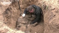 Как украинские волонтеры ищут тела погибших Как украинские волонтеры ищут тела погибших