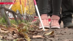 Город вслепую: в Петербурге водят экскурсии, на которых ничего нельзя увидеть Город вслепую: в Петербурге водят экскурсии, на которых ничего нельзя увидеть