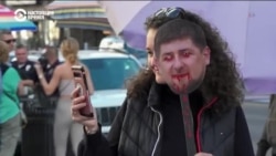 "Парад монстров": жители Калифорнии вышли на хеллоуиновскую акцию с портретами Путина, Кадырова и Шойгу "Парад монстров": жители Калифорнии вышли на хеллоуиновскую акцию с портретами Путина, Кадырова и Шойгу