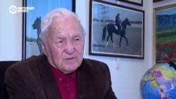 81-летний пенсионер из Бишкека танцует чечетку, играет на балалайке и фотографирует Кыргызстан 81-летний пенсионер из Бишкека танцует чечетку, играет на балалайке и фотографирует Кыргызстан