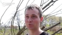 "Говорят: "Мы там деда убили. Приставили в упор автомат и прострелили ногу". Россияне полмесяца держали в плену жителей Термаховки "Говорят: "Мы там деда убили. Приставили в упор автомат и прострелили ногу". Россияне полмесяца держали в плену жителей Термаховки