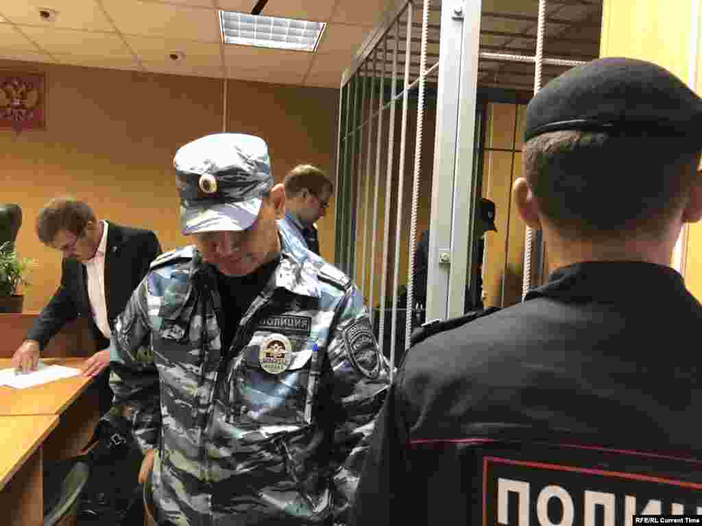 На 3, 10 и 11 августа в Москве намечены новые акции протеста. Часть их организаторов, в том числе лидер Либертарианской партии Михаил Светов, уже арестованы