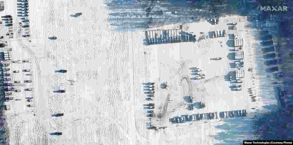 В Беларусь 3 февраля прибыл министр обороны России Сергей Шойгу – в преддверии запланированных на этот месяц масштабный совместных маневров "Союзная решимость". Они пройдут с 10 до 20 февраля. Шойгу отмечал, что численность войск "не превышает параметры, установленные Венским документом 2011 года", а значит, не обязывает Москву уведомлять о проводимых мероприятиях другие страны