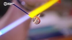 Балтия.Док: как латвийская журналистка стала мастером по стеклу в Эстонии Балтия.Док: как латвийская журналистка стала мастером по стеклу в Эстонии