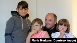 Евгений Межевой с детьми