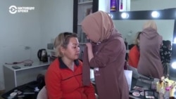 История кыргызстанки без руки и без кисти на второй руке, которая мечтает стать визажистом История кыргызстанки без руки и без кисти на второй руке, которая мечтает стать визажистом