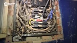 "Щиток опечатан только мой". Родителям детей, которые записали видео Путину о своем аварийном доме, отключили свет "Щиток опечатан только мой". Родителям детей, которые записали видео Путину о своем аварийном доме, отключили свет