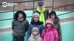 Приемных детей украинки увезли в Россию и обещали "отдать в лучшие семьи". Мать встретилась с ними лишь через несколько месяцев Приемных детей украинки увезли в Россию и обещали "отдать в лучшие семьи". Мать встретилась с ними лишь через несколько месяцев