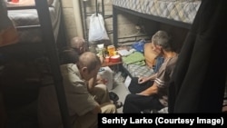 Помещение, в котором находятся украинцы