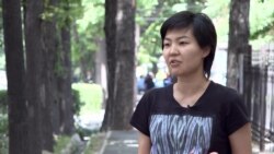 "Он гладит мне ногу, а я ему говорю: "Можете не делать так? Мне не нравится!" "Он гладит мне ногу, а я ему говорю: "Можете не делать так? Мне не нравится!"