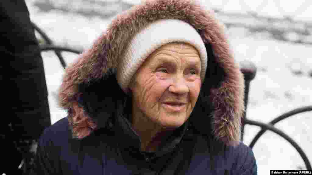 Жизнью бабушка довольна. Говорит, что раньше времена были намного сложнее и тяжелее, нежели сейчас. "Если говорить одним словом, я превосходно живу", – оптимистично настроена Валентина