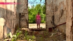 Здесь была школа: дети в Донбассе встречают 1 сентября на развалинах Здесь была школа: дети в Донбассе встречают 1 сентября на развалинах