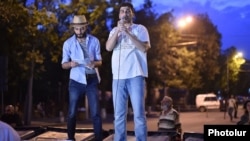 Лидер протестующих Давид Санасарян заявил, что протест переходит в «решающую стадию». 4 июля 2015