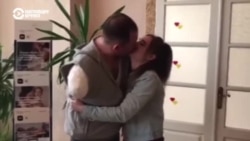 История одного украинского морпеха, потерявшего обе руки в боях за Мариуполь, чудом спасенного и недавно женившегося
 История одного украинского морпеха, потерявшего обе руки в боях за Мариуполь, чудом спасенного и недавно женившегося