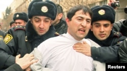 Задержание активиста на акции протеста в Баку, март 2011 года