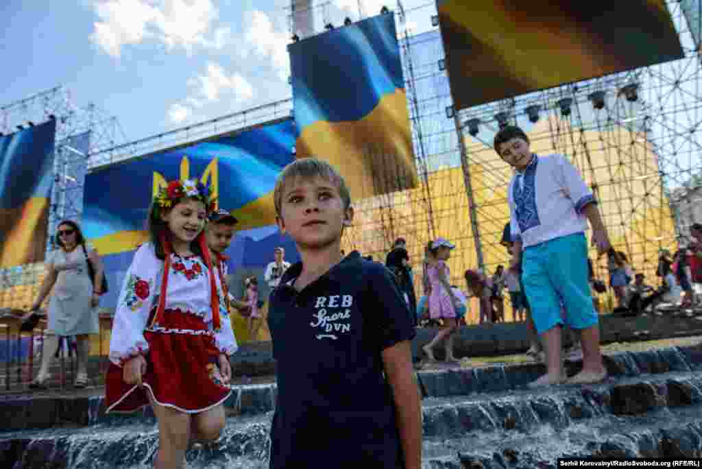 Весь день для жителей столицы проходят концерты и спортивные мероприятия 