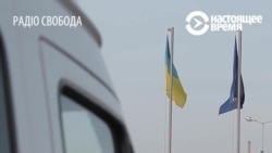 На украинско-польской границе люди непрерывно переходили дорогу, протестуя против таможенных правил На украинско-польской границе люди непрерывно переходили дорогу, протестуя против таможенных правил