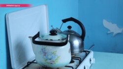 Украина не дала жилья беженцам из Донбасса, и те захватили здание заброшенного интерната Украина не дала жилья беженцам из Донбасса, и те захватили здание заброшенного интерната