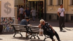 Число бедных растет, богатые уезжают: как на Россию влияют санкции Число бедных растет, богатые уезжают: как на Россию влияют санкции