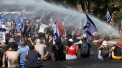 Водометы, слезоточивый газ и аресты: Кнессет принял первую часть судебной реформы Водометы, слезоточивый газ и аресты: Кнессет принял первую часть судебной реформы