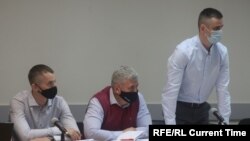 Карелия. Суд над руководством ИК-9. Слева сидит Иван Савельев, справа стоит Иван Ковалев. Архивное фото