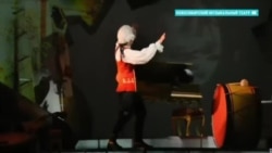 Худрука Новосибирского театра уволили с должности после доноса актера, поддерживающего войну против Украины Худрука Новосибирского театра уволили с должности после доноса актера, поддерживающего войну против Украины