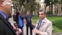 "Сумасшедшие деньги, которые тратятся на войну, надо забрать и отдать людям". Российского политика Льва Шлосберга отправили в СИЗО "Сумасшедшие деньги, которые тратятся на войну, надо забрать и отдать людям". Российского политика Льва Шлосберга отправили в СИЗО