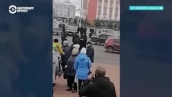 "Нам жить негде". В Курске протестуют вынужденные переселенцы из той части региона, которую контролируют ВСУ. Требуют жилье и компенсации "Нам жить негде". В Курске протестуют вынужденные переселенцы из той части региона, которую контролируют ВСУ. Требуют жилье и компенсации