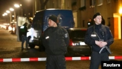 Немецкая полиция в Бритце, Берлин, 26 ноября 2015 года
