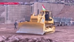 Таджикистан перекрыл реку Вахш и начал строительство огромной плотины Рогунской ГЭС Таджикистан перекрыл реку Вахш и начал строительство огромной плотины Рогунской ГЭС